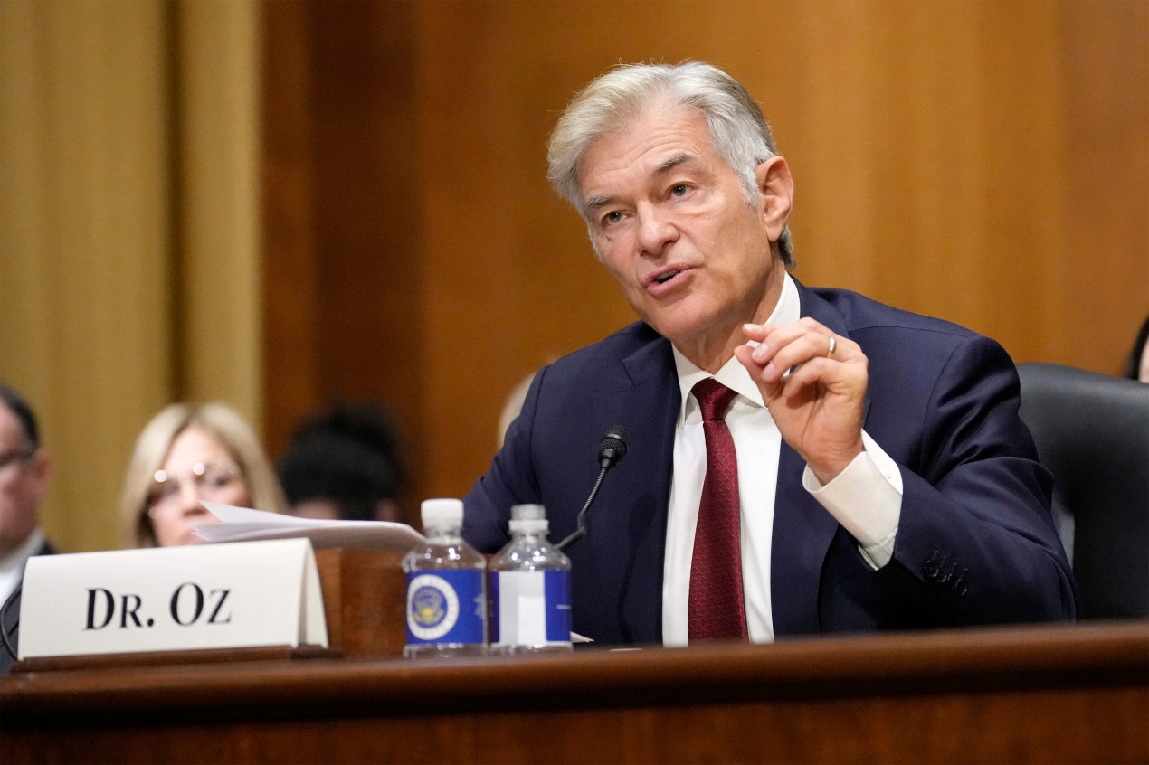 A photo of Dr. Oz testifying before the Senate.